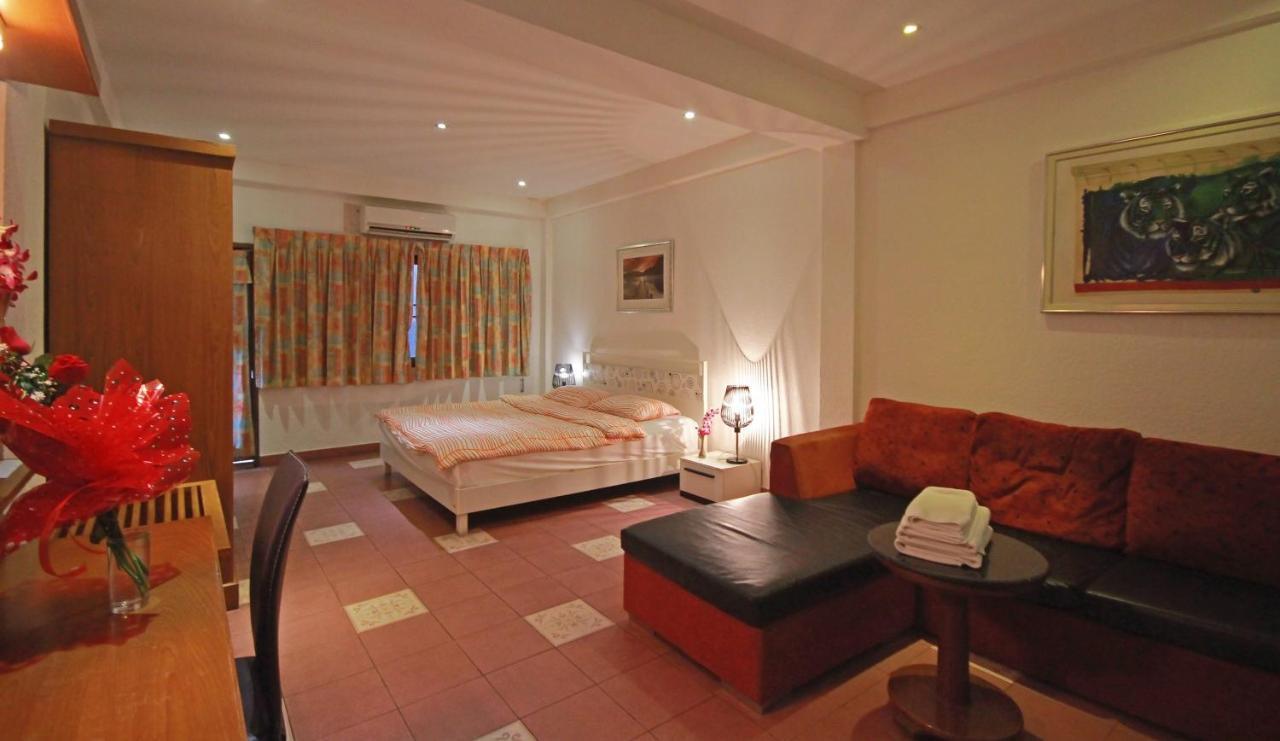 สวิส ฟู้ด เรสเตอรองท์ แอนด์ โฮเท็ล Hotel Pattaya ภายนอก รูปภาพ